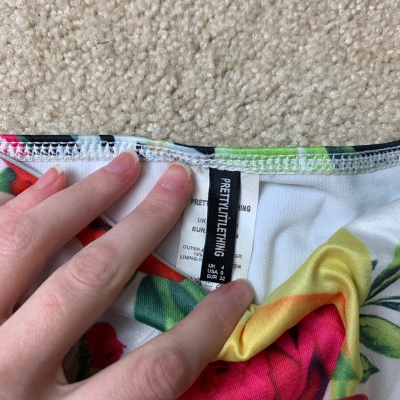 PrettyLittleThing off the shoulder v waist bikini set - Picture 4 of 8